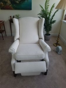 We were able to use a strong and durable fabric for this much-loved recliner. This will ensure plenty of years to come, even with constant use.